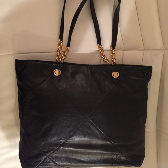 “AUTHENTIC” SALVATORE FERRAGAMO QUILTING BAG - Picture 5 of 8